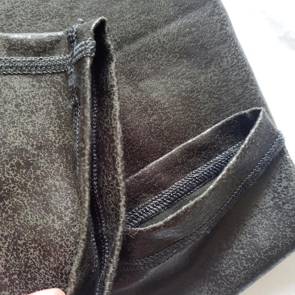 Aerie Offline The Hugger High Waisted Crackle Legging Olive/Army Green Sz M NWT - Picture 9 of 13